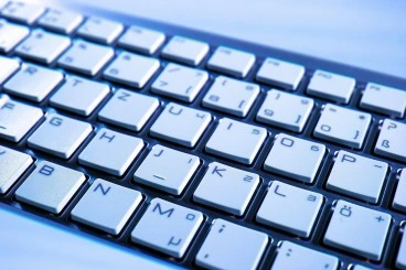 5900 twarzy EMC. Firma nagrodzona przez organizację IEEE