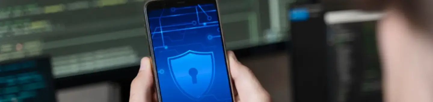 Jak zabezpieczyć urządzenia mobilne? Bezpieczeństwo smartfona w pigułce