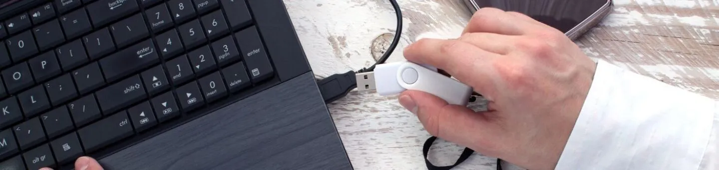 Szyfrowanie danych: Jak chronić poufne informacje na pendrive'ach